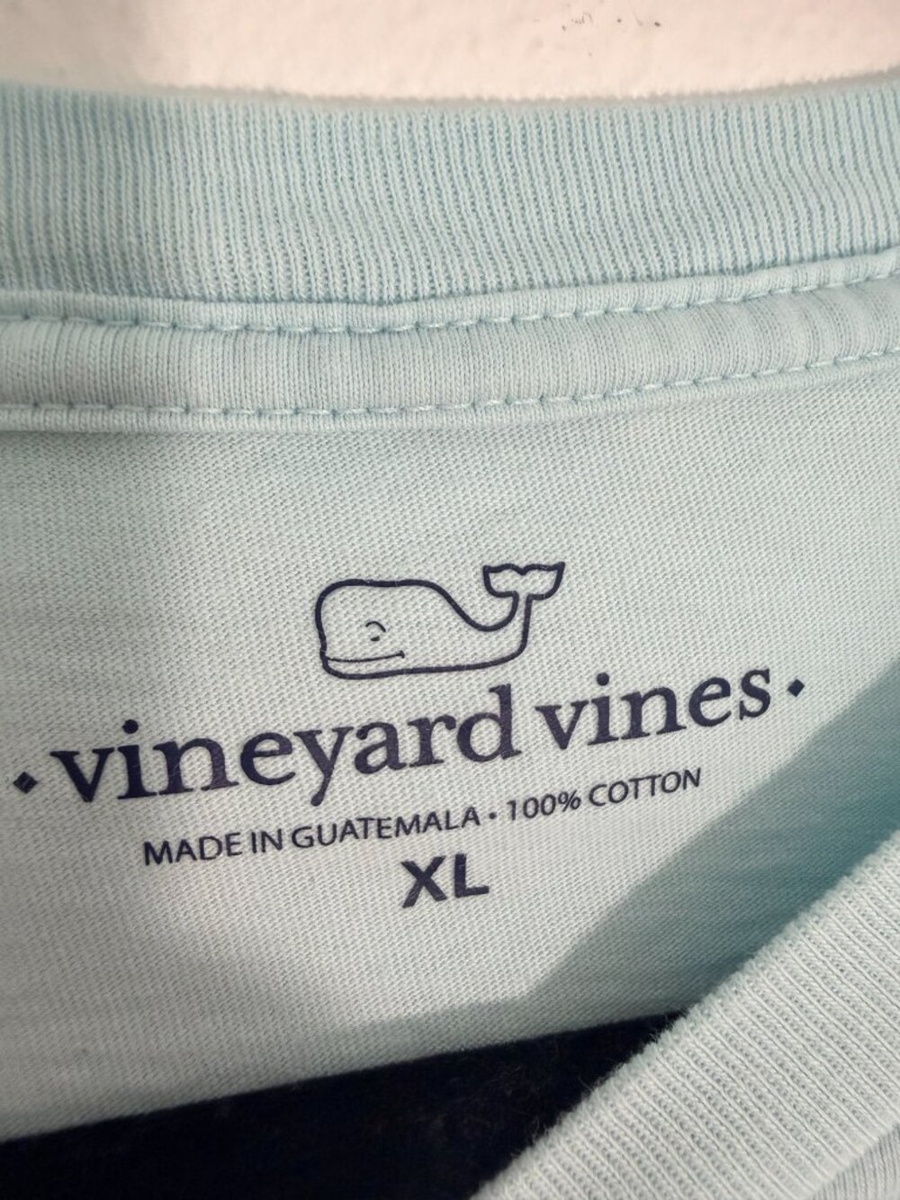 Vineyard Vines Blue Tie Dye Whale Logo Pocket T-Shirt Coastal Preppy Casual Tee - Picture 2 of 3